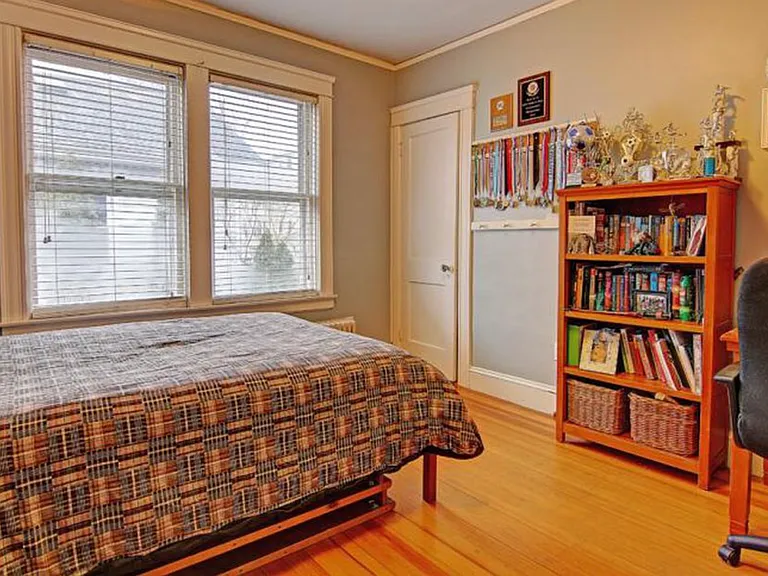 98 Lorimer Ave #2 — Photo 18