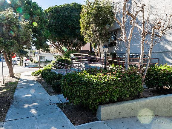 2nd image of 509 Pacific St #101