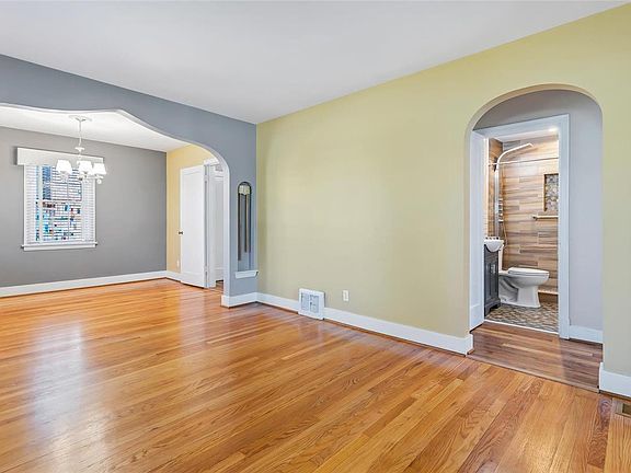 4th image of 3814 Raymond Ave