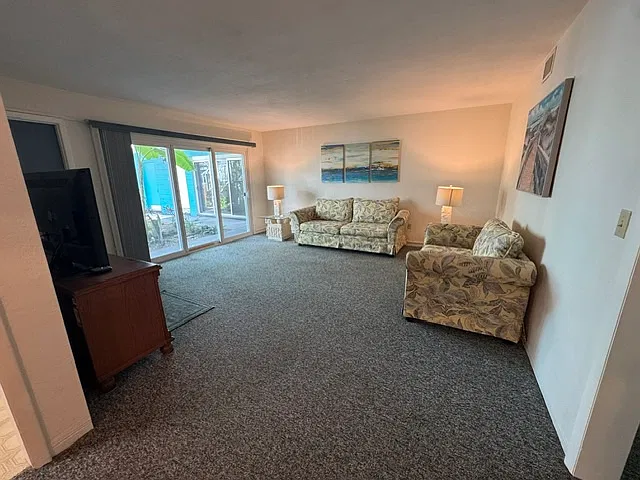 2 bed, 1.5 bath, 944 sqft, $1,650 — Photo 3
