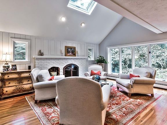 3rd image of 80 Bayberry Ln