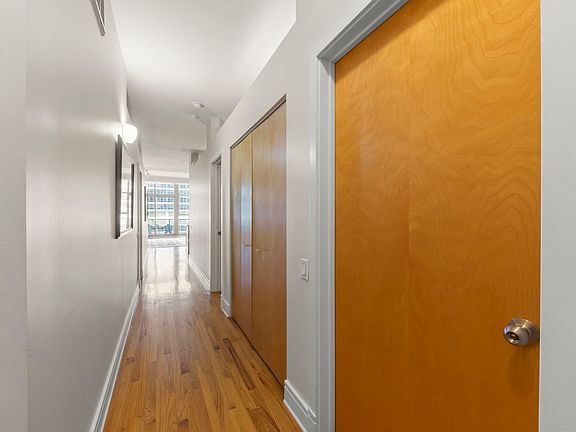 4th image of 212 W Washington St APT 1508