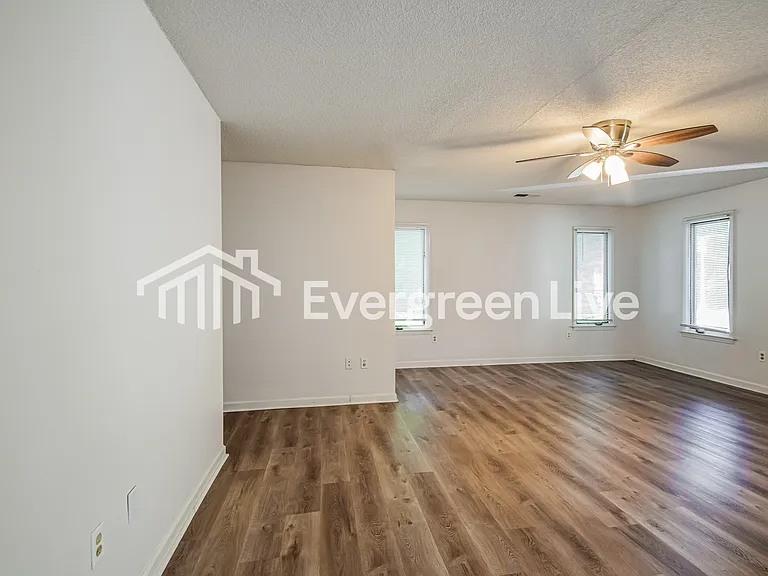 7392 Woodshire Rd — Photo 8