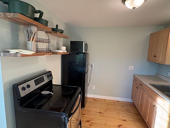 4th image of 121 Smutty Ln