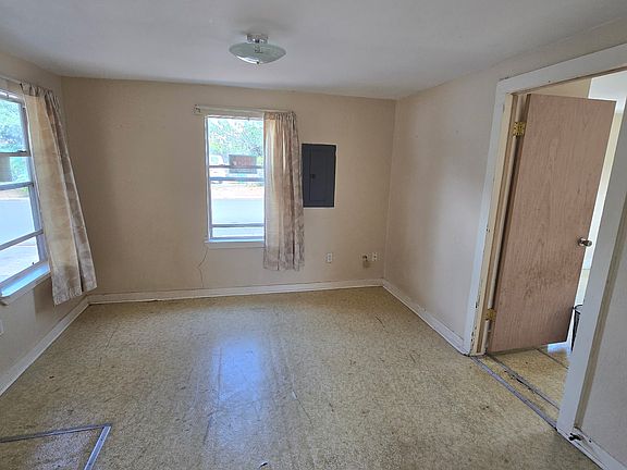 5th image of 132 E Bell Ave