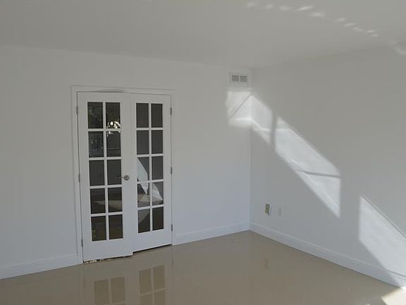 5th image of 10001 W Bay Harbor Dr APT 207