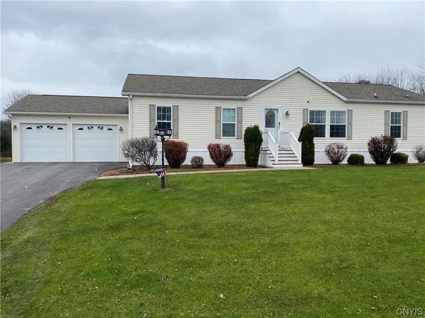 302 Gracies Pl, Clinton, NY 13323