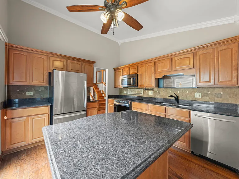 1055 Devonshire Ave #1055 — Photo 8