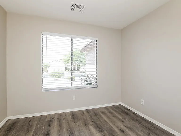 14758 N 148th Ave — Photo 11