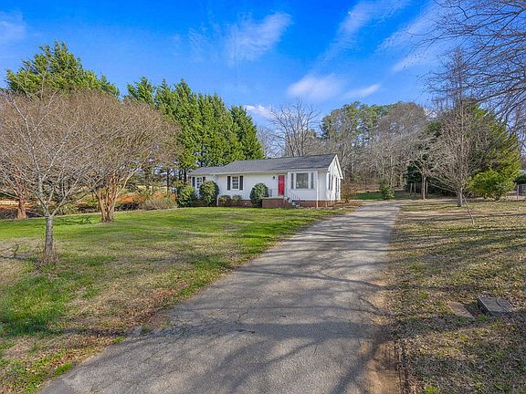 5th image of 605 S Mountain View Rd