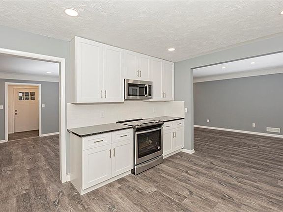 5th image of 3356 Somerset Dr