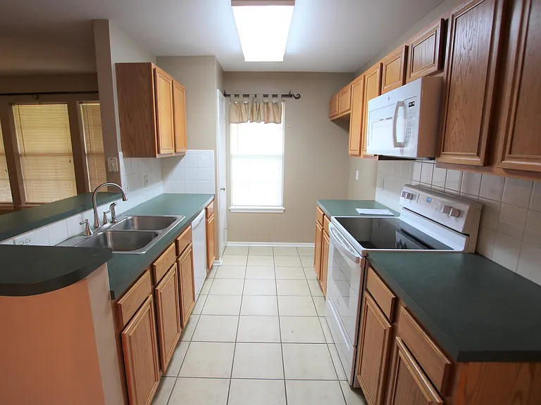 447 Redbud Cir — Photo 3