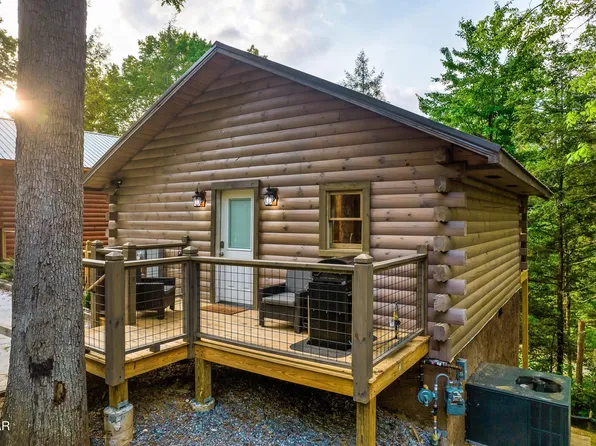 1637 Misty Hollow Way, Gatlinburg, TN 37738