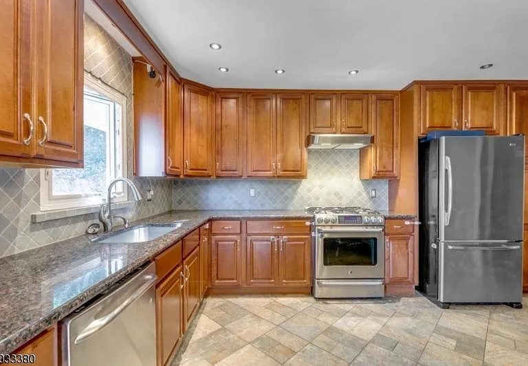 30 Edgehill Ave #28 — Photo 7