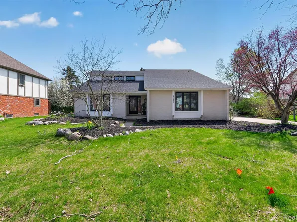 2354 Erickson Dr, Troy, MI 48085