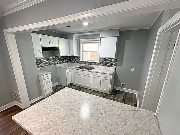 2nd image of 2282 Devoy Ave