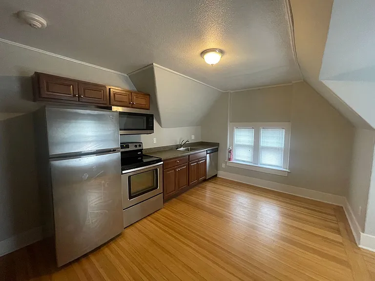 506 N Cascade Avenue — Photo 17