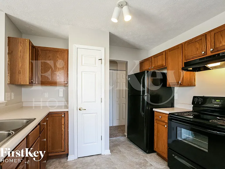 5621 Wynridge Ct — Photo 6