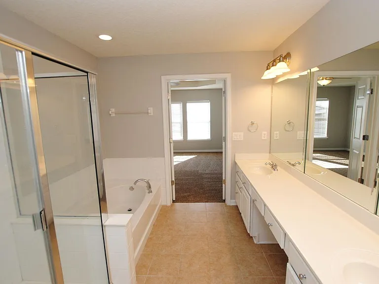 4038 Lionheart Dr — Photo 15