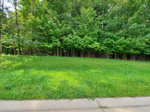 1053 Woods Edge Dr, Hartford, WI 53027
