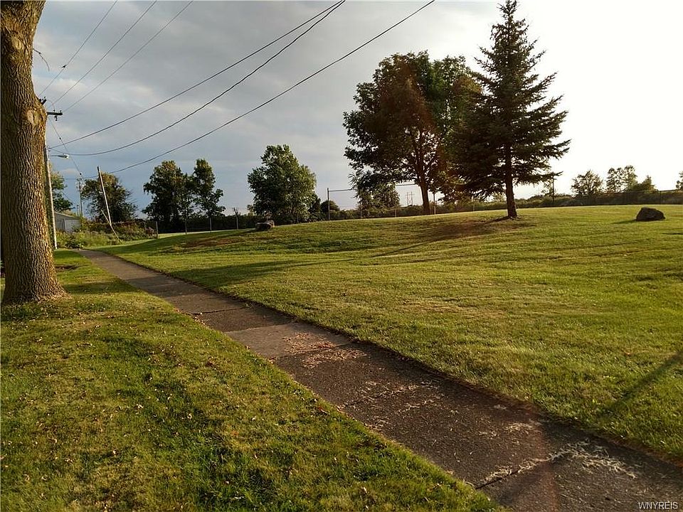 2nd image of 49 Steele Cir