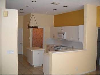 4th image of 5309 SW 32nd Ave