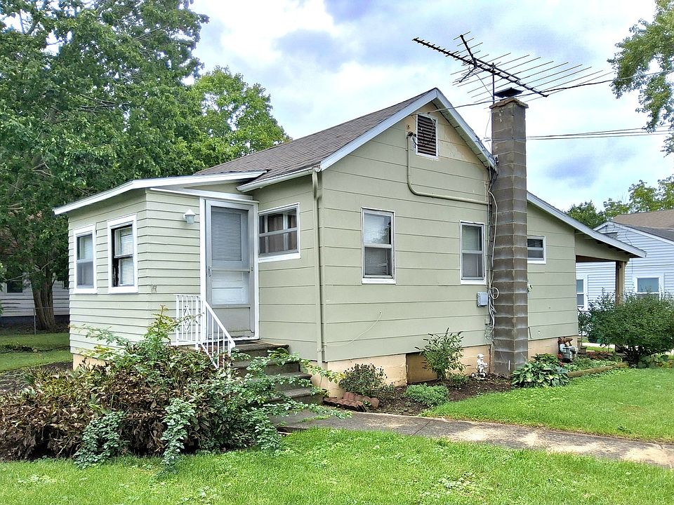 1st image of 406 Cottage Row