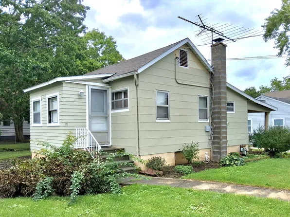 406 Cottage Row, Sycamore, IL 60178