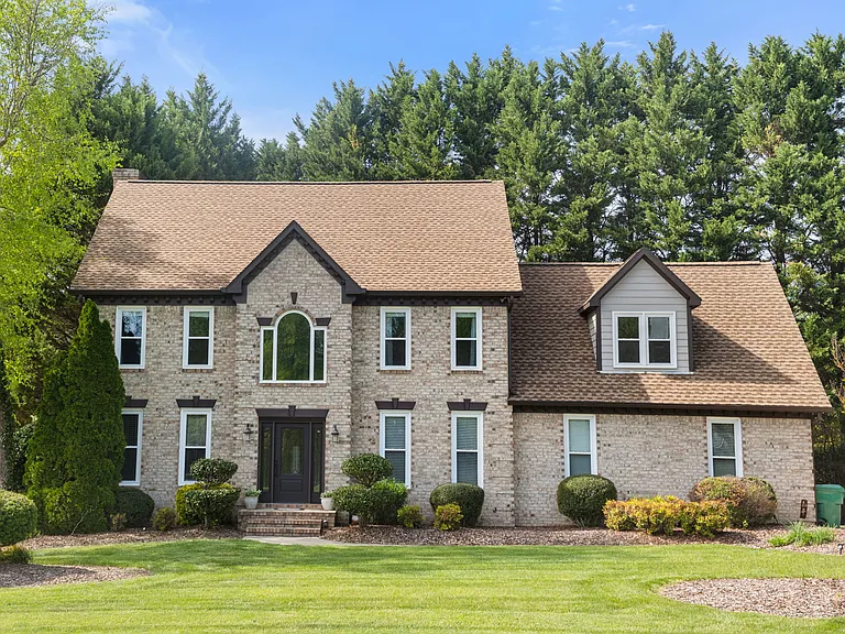 4601 Jamesford Dr — Photo 1