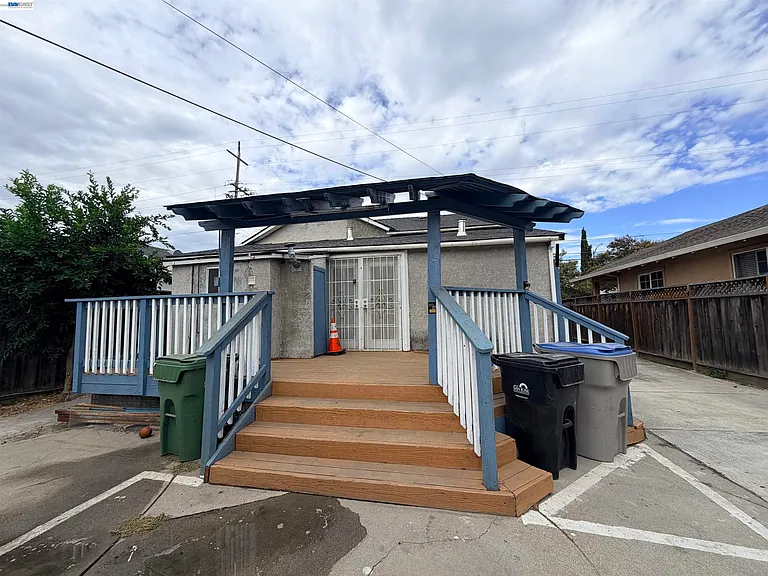 907 S 10th St — Photo 16