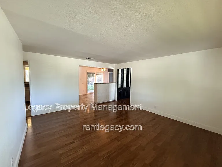 3844 Milton Way — Photo 5