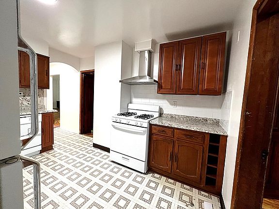 2nd image of 60 Liberty Ave Floor 1