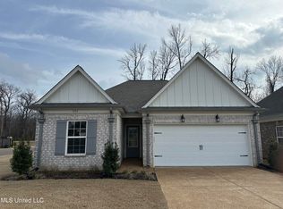 351 Country Garden Dr, Southaven, MS 38671