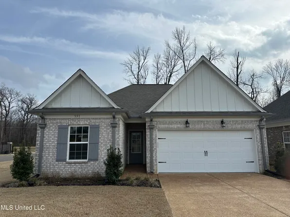 351 Country Garden Dr, Southaven, MS 38671