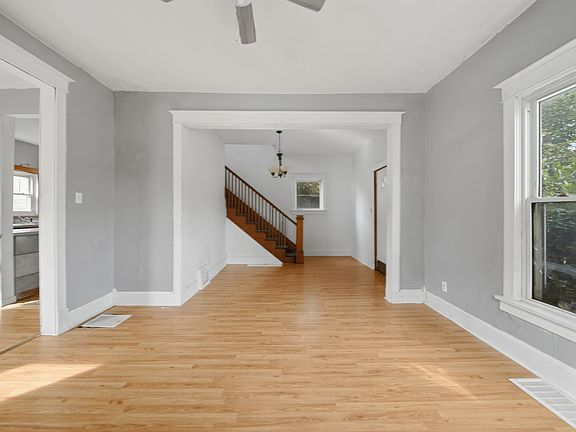 3rd image of 1502 E 4th St