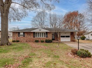 110 Whispering Oaks Dr, Bethalto, IL