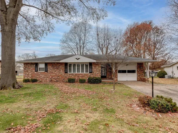 110 Whispering Oaks Dr, Bethalto, IL 62010