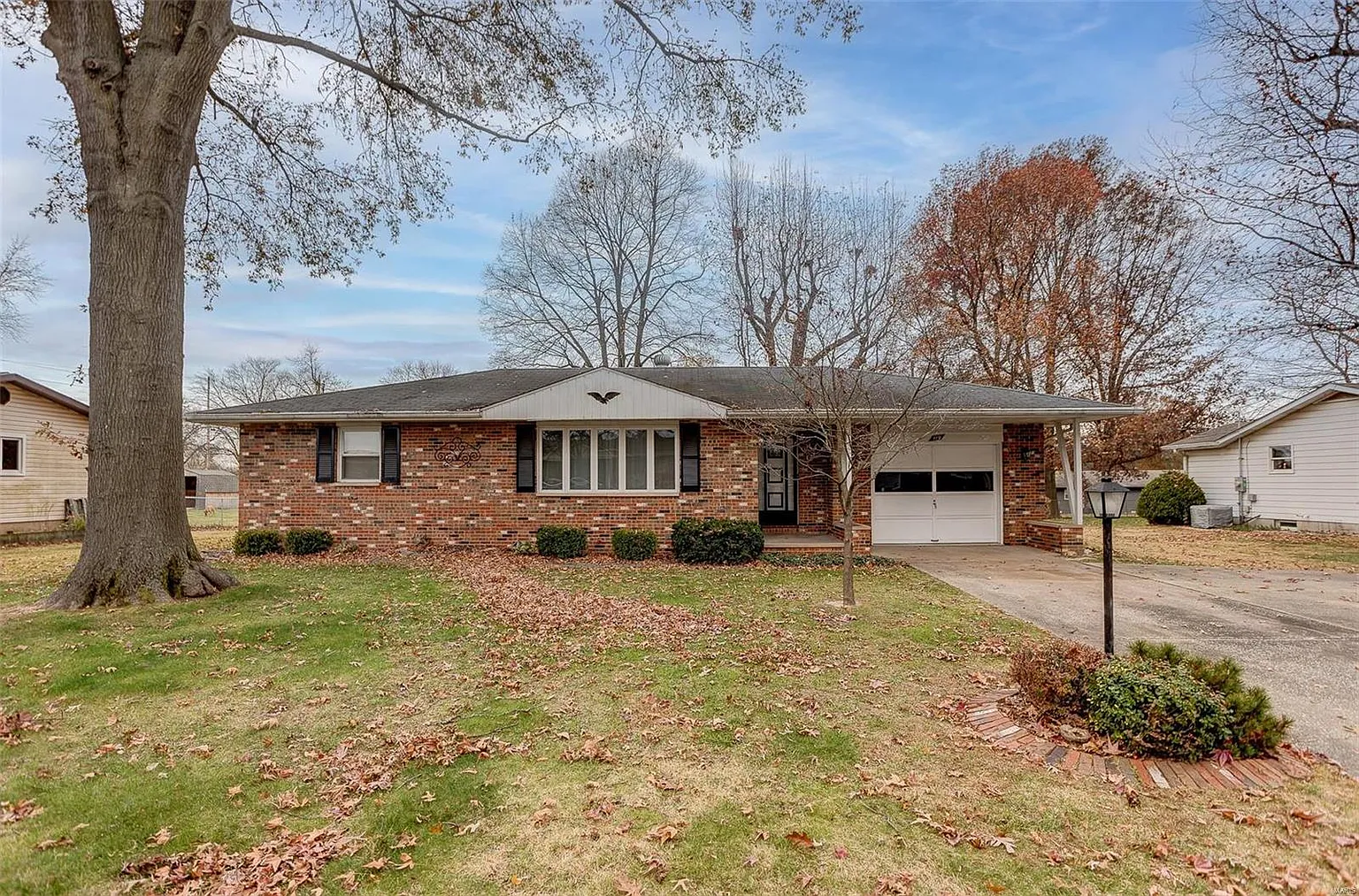 110 Whispering Oaks Dr photo 1