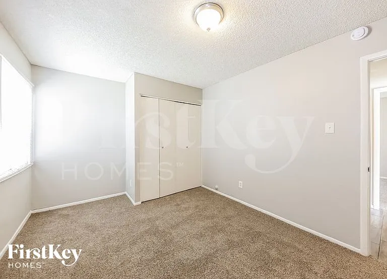 13807 N 52nd Ave — Photo 11
