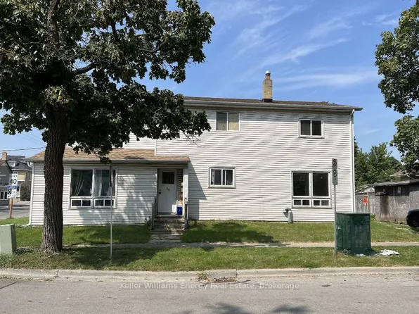 86 Brock St E #3, Oshawa, ON L1G 1S1