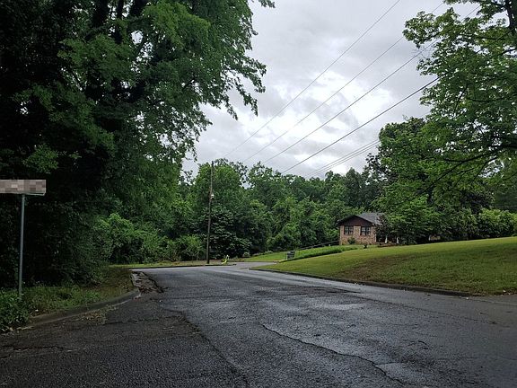 5th image of 829 River Bluff Dr