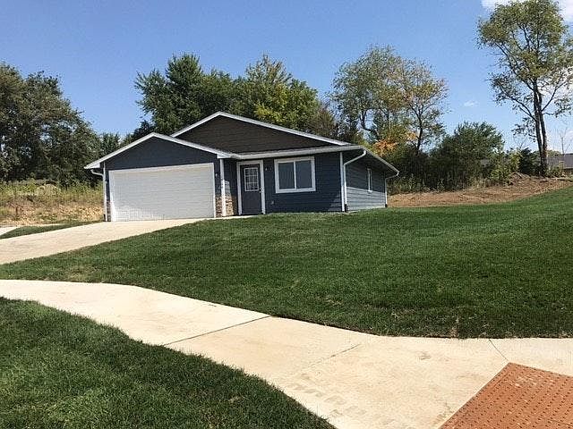 2nd image of 1920 E Luster Ln