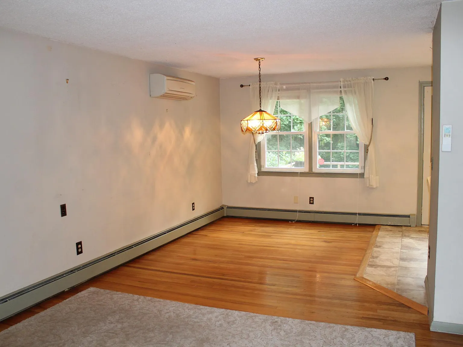 5 bed, 2200 sqft, $4,000 — Photo 2