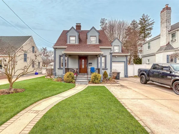 1890 Rockville Drive, North Baldwin, NY 11510