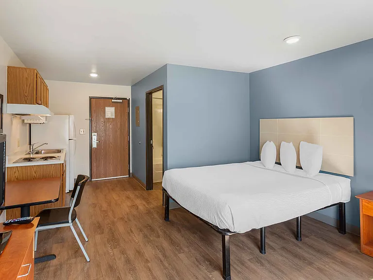 Studio Suite - 1 Queen Bed