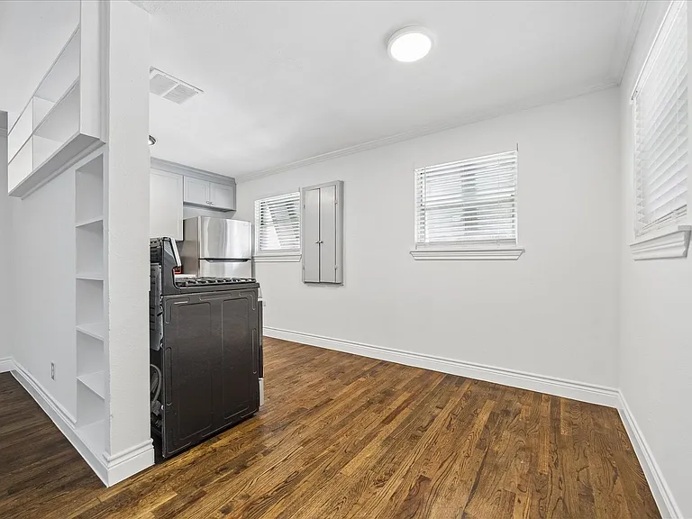 5102 Academy — Photo 28