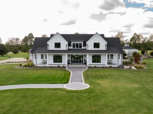201 Bridlewood Dr, Murray, KY 42071