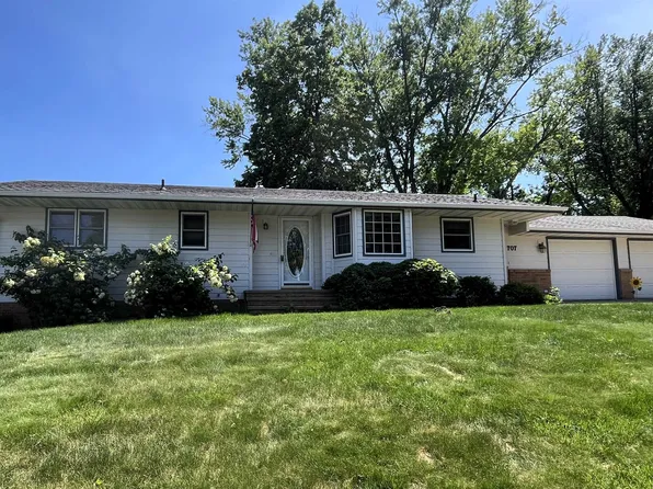 707 E 21st St, Yankton, SD 57078