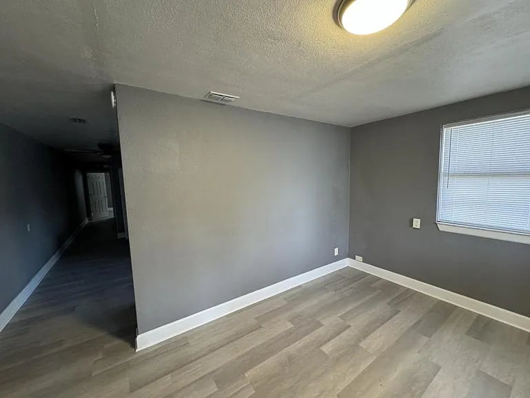 4114 Moncrief Rd — Photo 2