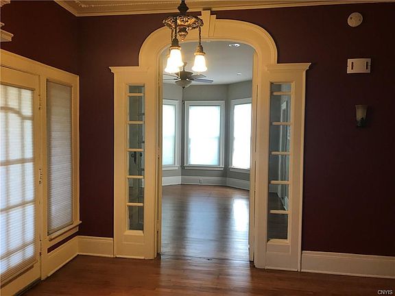 5th image of 1658 James St